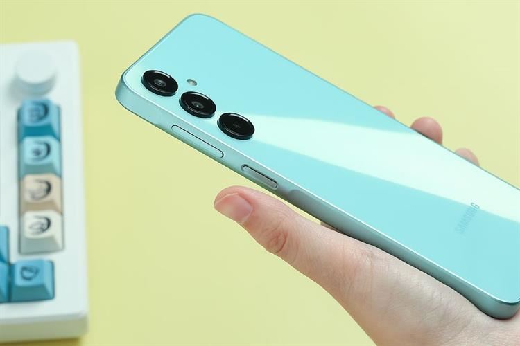 samsung-galaxy-a16-5g-xanh-12-638688440675283995-750x500